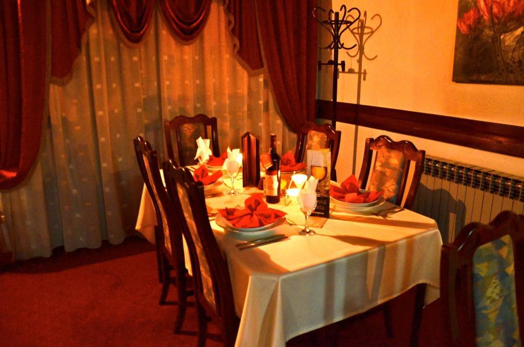Golden Card Motel Баня-Лука Экстерьер фото